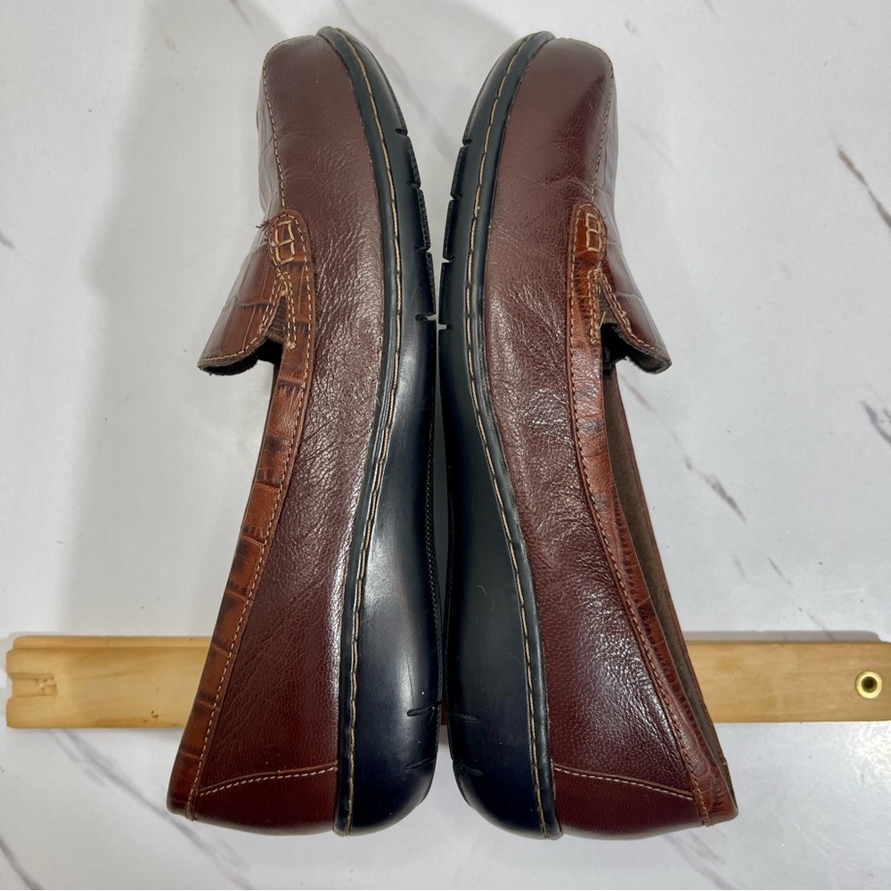 Clarks Everyday Women's Croc-Embossed Brown Leather Flats, 7.5 - Picture 5 of 9
